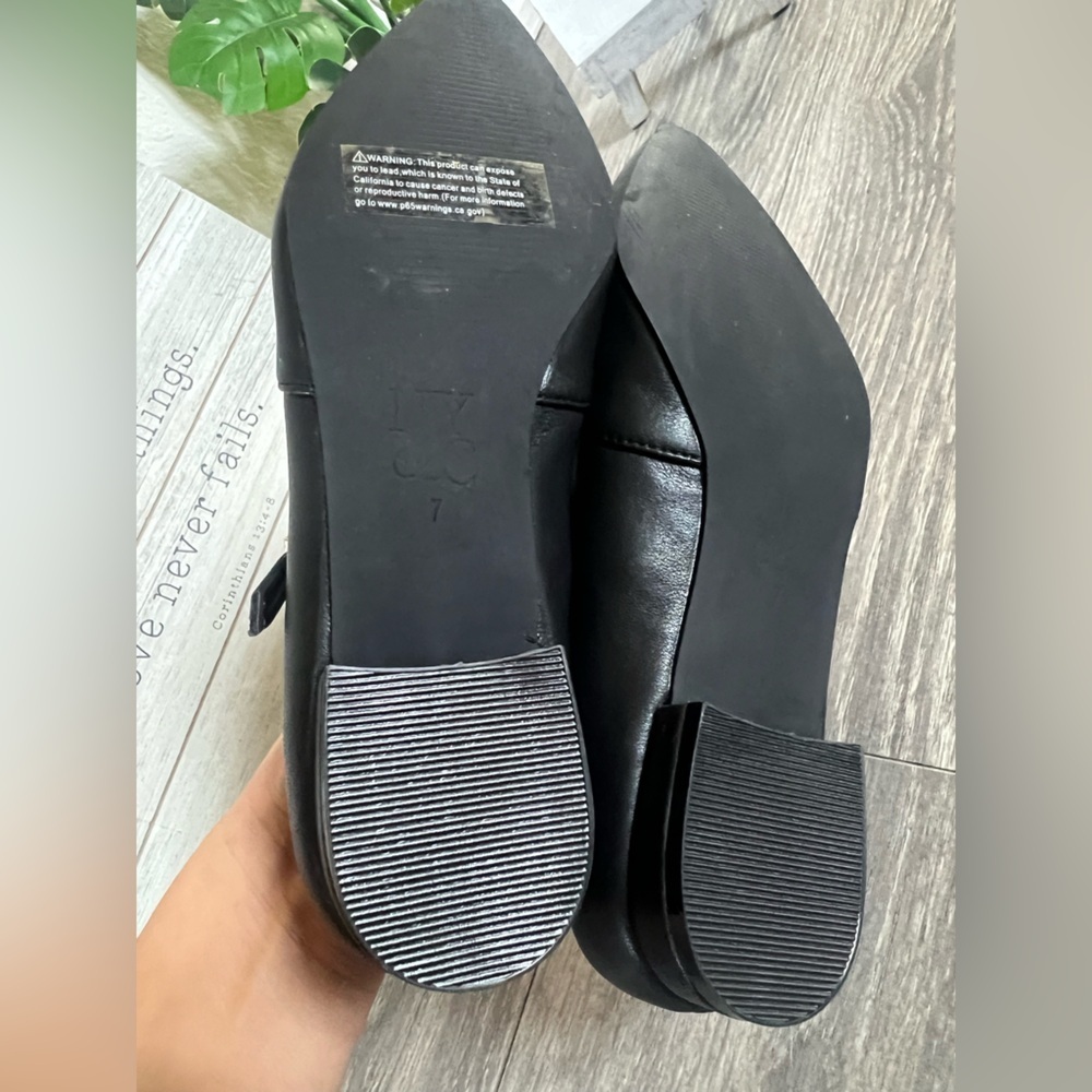NWOB! New York & Company Black T - Strap Mary Jane Pointed Toe Flats. Size 7 - Picture 5 of 7